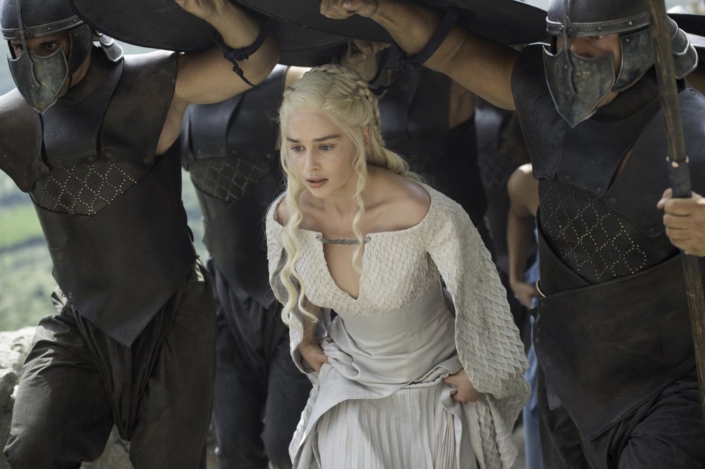 Emilia Clarke em cena de "Game Of Thrones" | Crédito: Divulgação